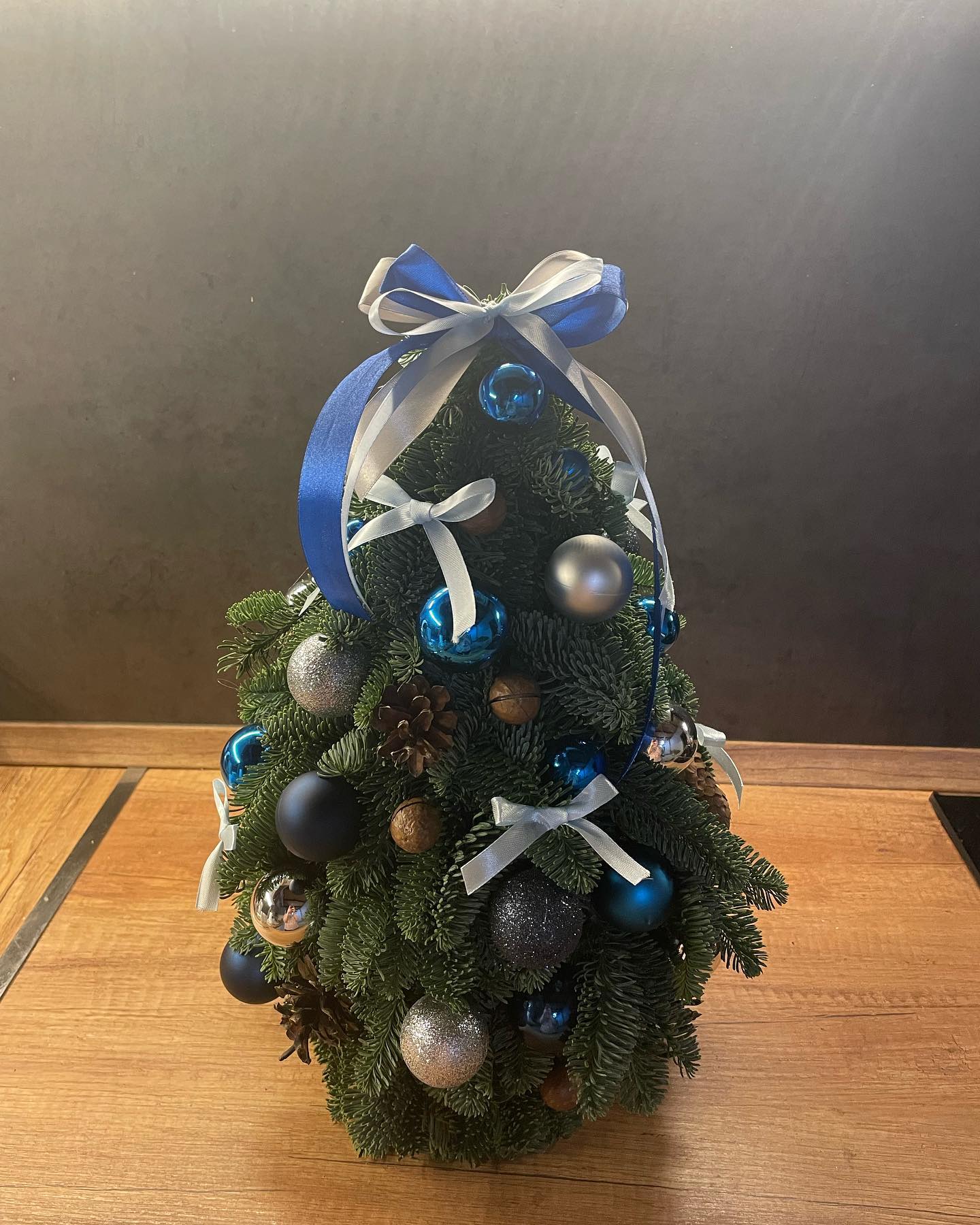 Ёлочка-бар из живого нобилиса