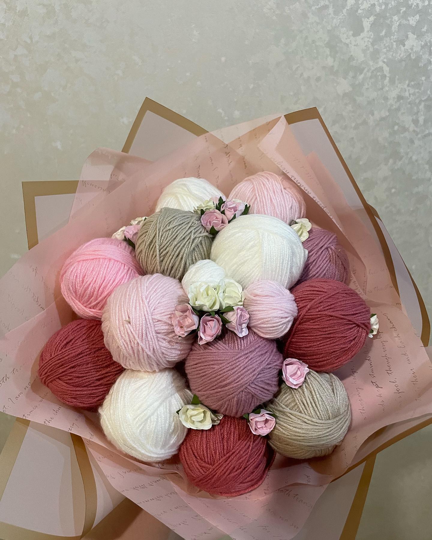 Тёплый букетик с клубочками