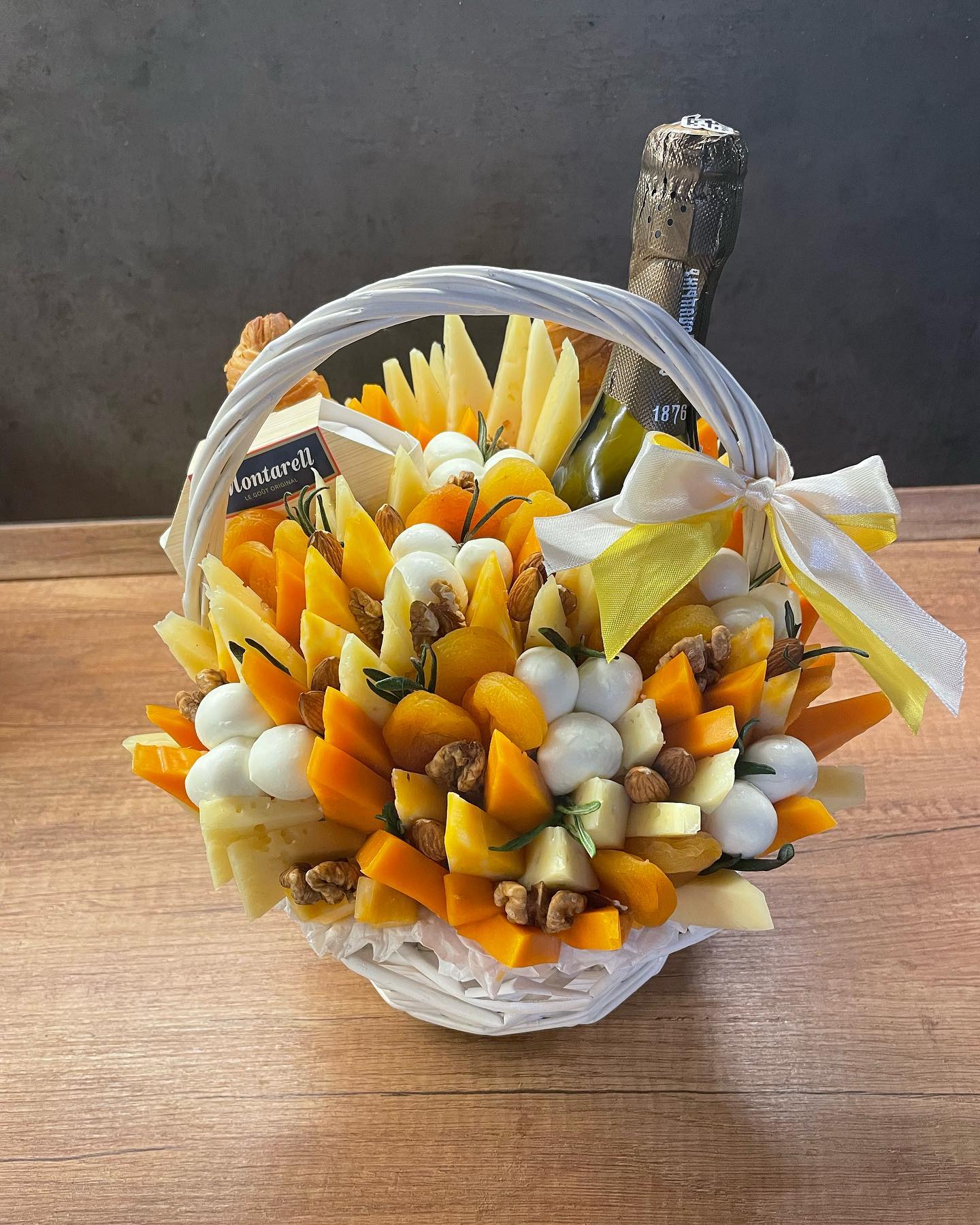 Изящная корзиночка для любителей сыра